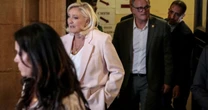 Esquerda francesa critica decisão da Justiça que mantém Le Pen na disputa eleitoral de 2027