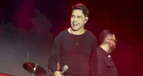 Zezé Di Camargo arrasta multidões em três shows e reúne mais de 100 mil pessoas