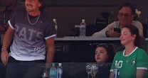 Hidratação com cerveja e camisa do Pelé: Eddie Vedder curtiu a Copa do Mundo