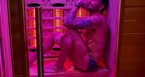 Dado Dolabella posta foto de seu corpo e faz reflexão em sauna