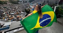 Kelly Key visita a Rocinha pela primeira vez e realiza sonho do marido