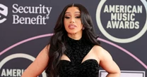 3 meses sem lavar o cabelo: descuido da higiene capilar de Cardi B pode causar proliferação fúngica e queda capilar; especialista revela riscos