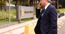 Líder do PT na Câmara vai pedir bloqueio de bens de Bolsonaro por vaquinha para o filho Eduardo