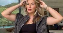 Virginia Fonseca tira onda durante passeio em Angra dos Reis