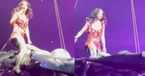 Que susto! Katy Perry passa por aperto durante show