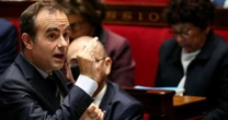 Primeiro-ministro francês escapa de censura, mas enfrentará teste no orçamento com pressão da esquerda
