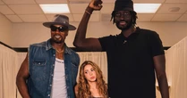 Foto de Shakira com jogadores de basquete impressiona pela diferença de altura