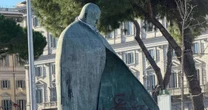 Estátua de João Paulo II em Roma é vandalizada; Itália condena