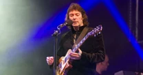 Steve Hackett, ex-guitarrista do Genesis, anuncia show em SP para 2026; saiba detalhes
