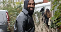 O motivo do pôster do documentário de Kanye West ter uma vibe gótica, segundo o diretor