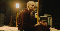'Bugonia' é mais um filme bizarro de Yorgos Lanthimos que vale apenas por Emma Stone