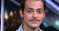 Ator de 'Garota do Momento' revela luta contra doença mental e fala sobre a importância de quebrar tabus