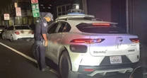 Táxi sem motorista comete infração em frente a blitz e polícia não aplica multa