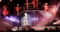 Kylie Minogue enaltece Taylor Swift após comparações com era 'Showgirl'