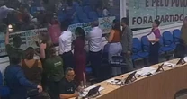 Sessão da Câmara de Taubaté é suspensa após confusão entre vereadores e manifestantes