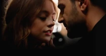 Com romance intenso que vai tocar seu coração, a novela turca 'Amor e Honra' do Globoplay é o conforto que você precisa no fim do dia