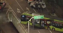 Web se assusta com imagens de motorista de ônibus mantido refém: 'Misericórdia'