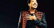 Lionel Richie confirma show único de "maiores sucessos" em SP; veja preços dos ingressos