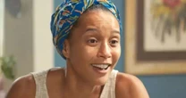 Adeus, dinheiro contado! Em 'Vale Tudo', Raquel choca com transformação radical e visual 'rica' abre nova fase eletrizante da novela; veja o antes e depois