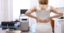 Escoliose degenerativa pode atingir mulheres após menopausa