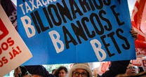Protesto na sede do Itaú em SP pede taxação super-ricos: o que diz projeto do governo Lula sobre tema