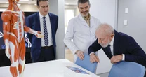 Sírio-Libanês terá curso de medicina com mensalidade de R$ 12 mil; Lula exalta parceira do hospital com SUS