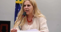 Detida em Israel, deputada Luizianne terá primeira visita consular após 40 horas incomunicável
