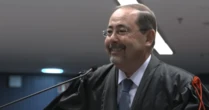 'Vossa Excelência sabe o que é estar aqui', diz defesa de Bolsonaro a Zanin, ex-advogado de Lula