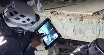 O resgate de menino de 3 anos após seis dias sob os escombros dos terremotos na Venezuela