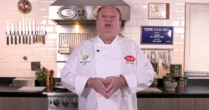 Nunca mais compre molho de tomate pronto no supermercado: experimente essa receita caseira de Érick Jacquin, do 'MasterChef Brasil', que leva cenoura e vinho