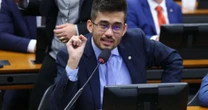 Câmara dos Deputados avança com projeto que aumenta penas para golpes digitais