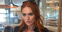 Modelo com duas vaginas anuncia venda de absorvente usado por R$ 35 mil