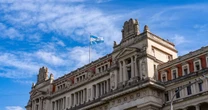 Novas regras de Milei: como brasileiros que vivem na Argentina reagiram às mudanças