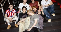 Fãs do BTS organizam protesto no Chile após governo negar Estádio Nacional para shows