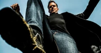 Após ter a aprovação negada, Elon Musk lança o novo filme de Armie Hammer online