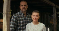 Millie Bobby Brown e David Harbour, de 'Stranger Things', serão pai e filha espiões em série