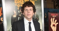 Jesse Eisenberg revela por que não está na sequência de 'A Rede Social': 'Rumos diferentes'