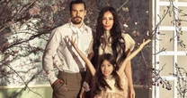 Sabrina Sato e Nicolas Prattes revelam que terão um menino em chá emocionante