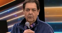 Afastado da mídia, Faustão reaparece em aniversário da esposa; veja como ele está