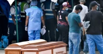 Como é o necrotério improvisado onde cadáveres se acumulam a céu aberto após terremotos na Venezuela: 'estou com medo do que vou encontrar lá'