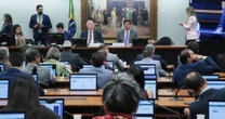 Relator lê parecer favorável à PEC da Segurança, mas sessão na Câmara é adiada