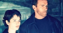 "Arnold Schwarzenegger soltou um pum na minha cara": 27 anos depois, atriz ainda não perdoou o comportamento da estrela durante as filmagens de filme de ação