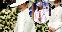 'Parece o Zé Pilintra': Zendaya aposta em look all white com chapéu dramático no MET Gala 2025 e divide opiniões na web