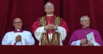 Diferenças entre vestes do novo papa e de Francisco chamam atenção; veja