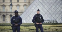 'Essas joias tinham valor inestimável', diz ministro francês após roubo no museu do Louvre