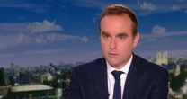 'Não é hora de mudar de presidente': após pedir demissão, premiê francês defende permanência de Macron