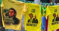 Camisa de Trump e Lei Magnitsky faz sucesso em manifestação bolsonarista no RJ