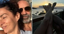 Tá namorando! Claudia Ohana surge em clima de romance com diretor de cinema