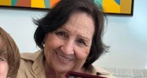 Dona Déa surge com netos ao mostrar homenagem a Paulo Gustavo: 'Enormes'