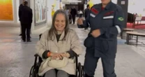 Regina Duarte deixa evento de arte em cadeiras de rodas: 'Estive sofrendo'